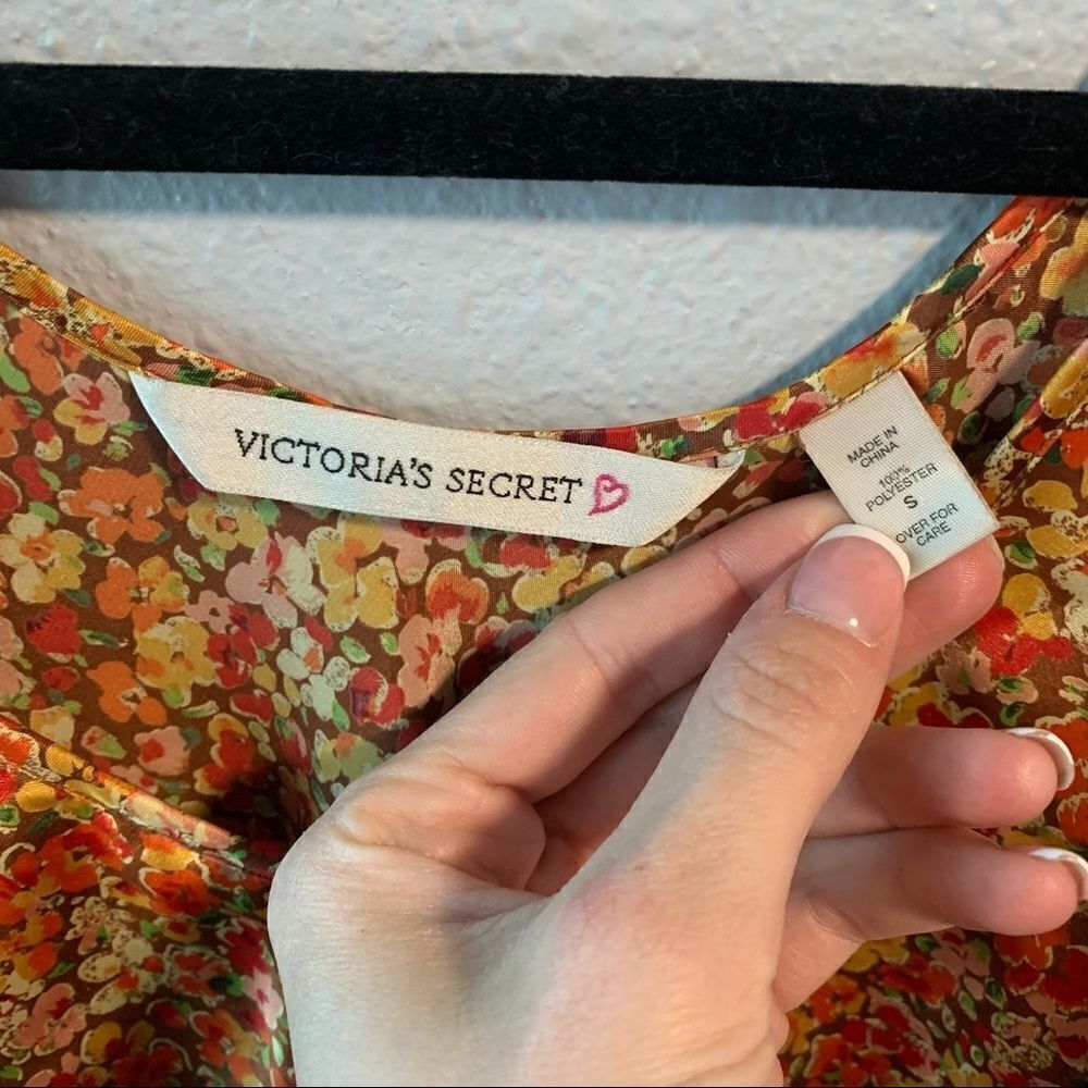 Victoria’s Secret Vintage Floral Crop Top - Picture 2 of 4